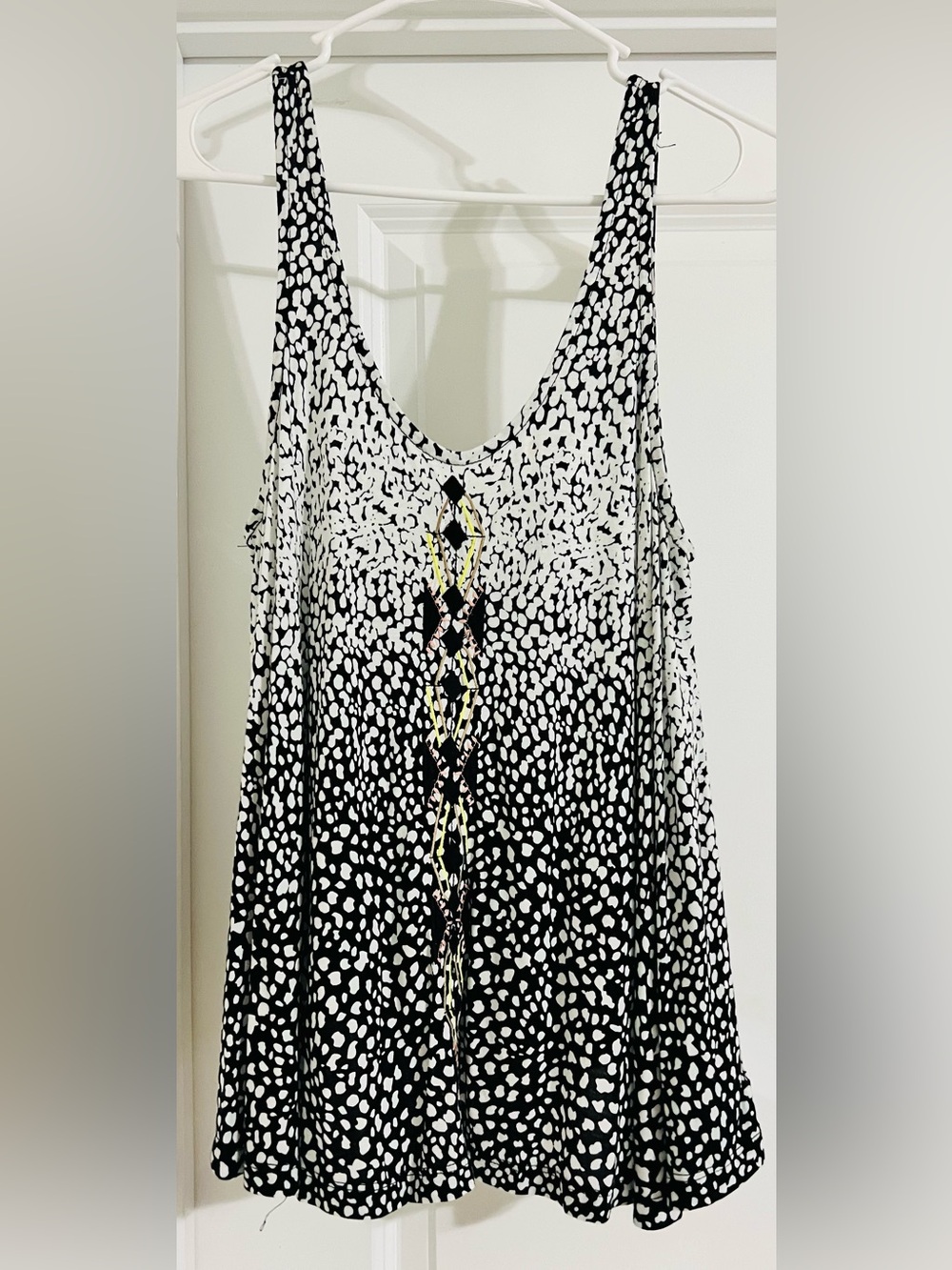 Jessica Simpson Black & White Printed Sleeveless Camisole